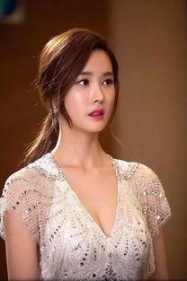 整成明星网红的女生,从平凡女孩到明星网红的华丽转身