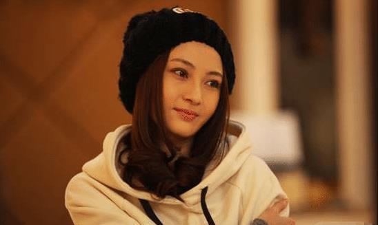 接机明星网红有哪些名字,揭秘接机现场明星网红的璀璨阵容